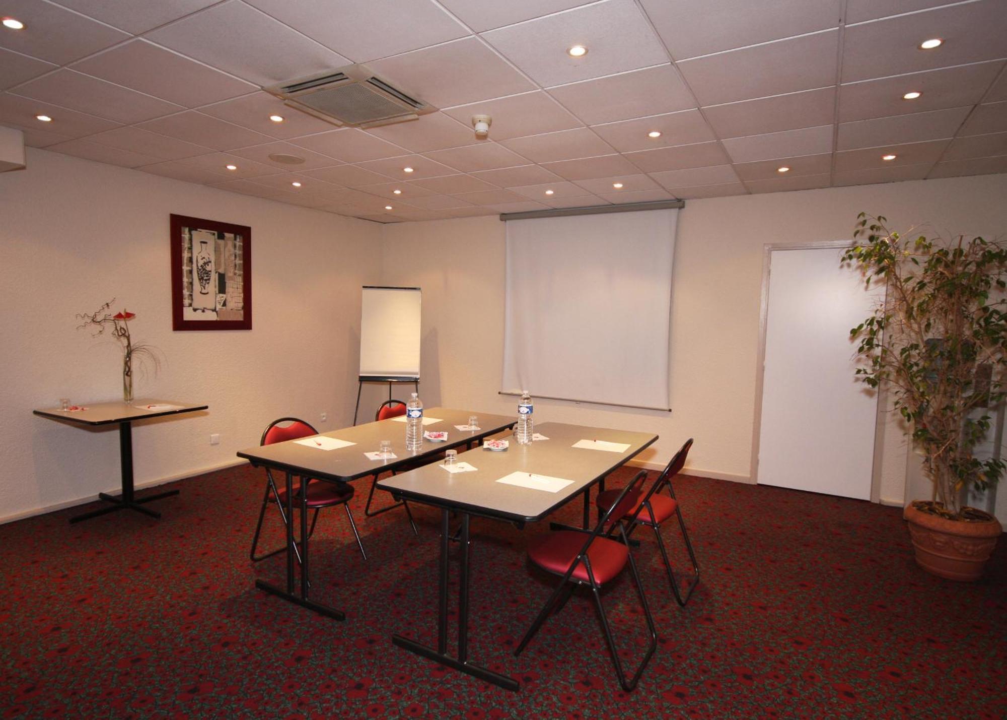 Ibis Clermont Ferrand Sud Herbet Exterior photo