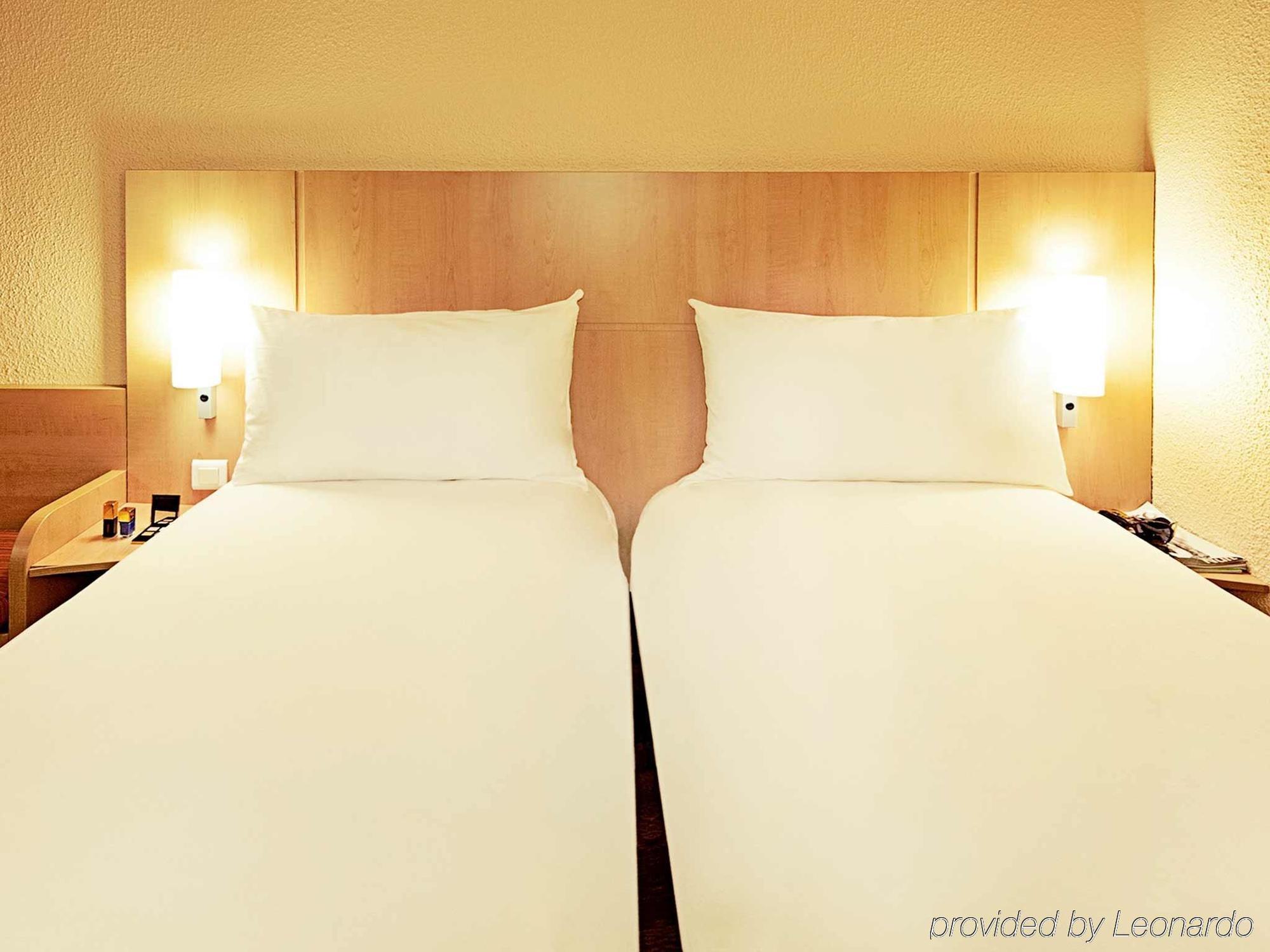 Ibis Clermont Ferrand Sud Herbet Exterior photo